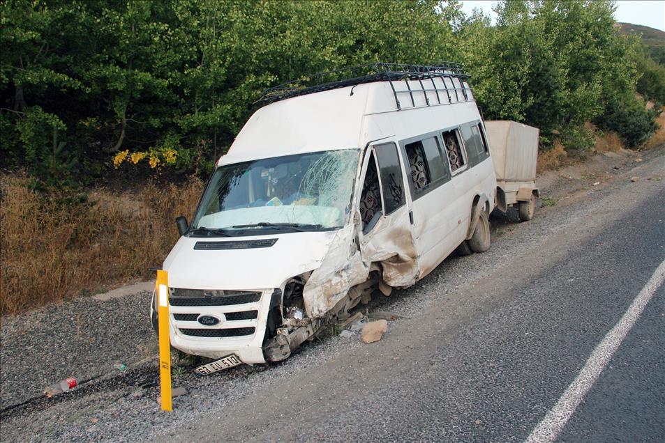 Sivas'ta trafik kazası: 1 ölü 17 yaralı