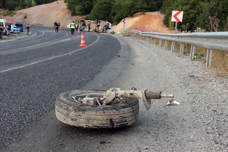 Sivas'ta trafik kazası: 1 ölü 17 yaralı