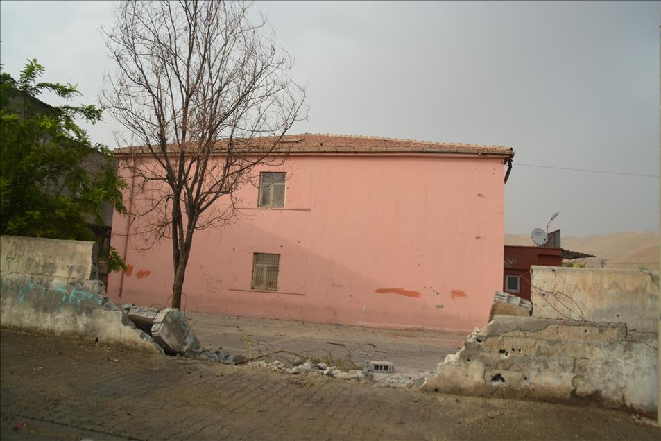 Cizre'de teröristler eğitim kurumlarını da hedef almış