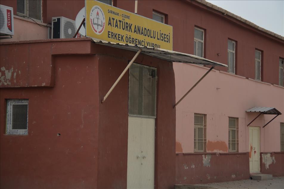 Cizre'de teröristler eğitim kurumlarını da hedef almış