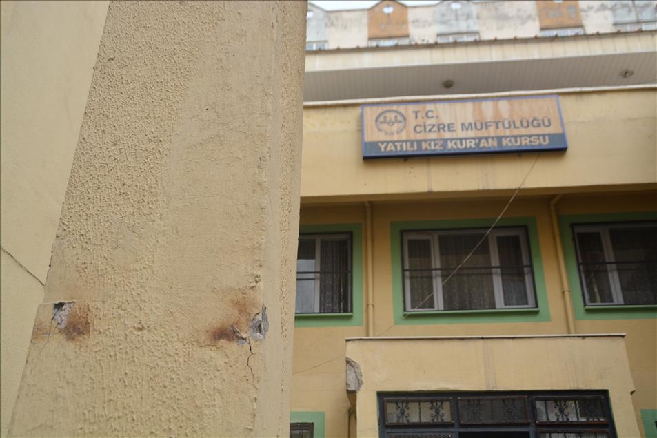 Cizre'de teröristler eğitim kurumlarını da hedef almış