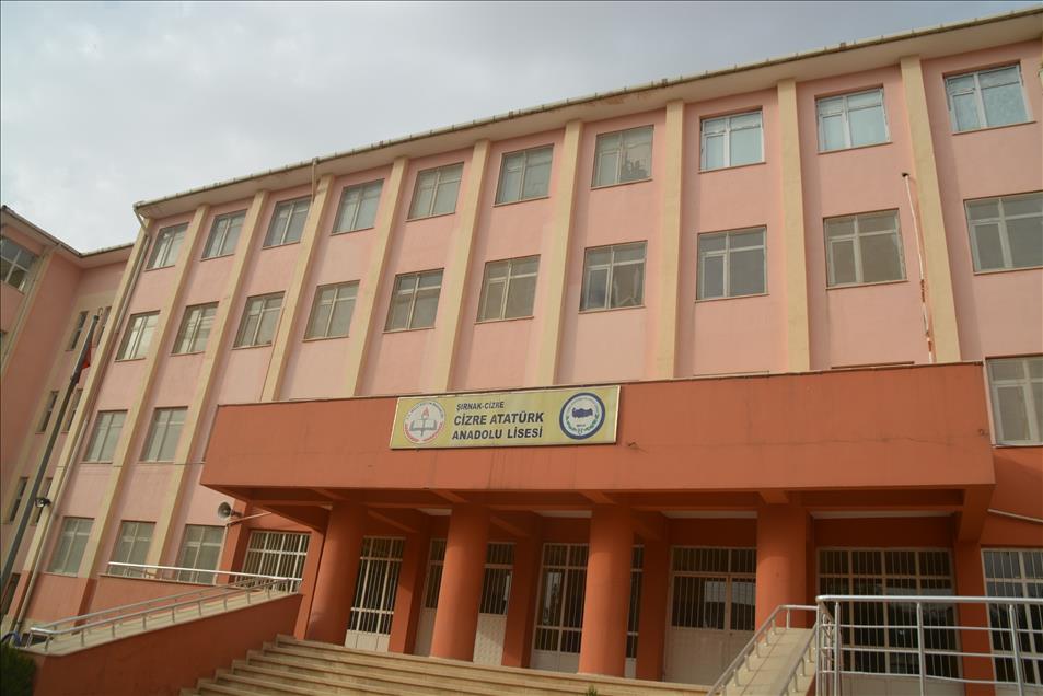 Cizre'de teröristler eğitim kurumlarını da hedef almış
