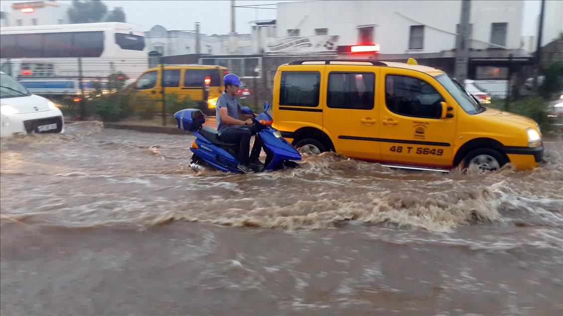 Bodrum'daki kuvvetli rüzgar ve sağanak