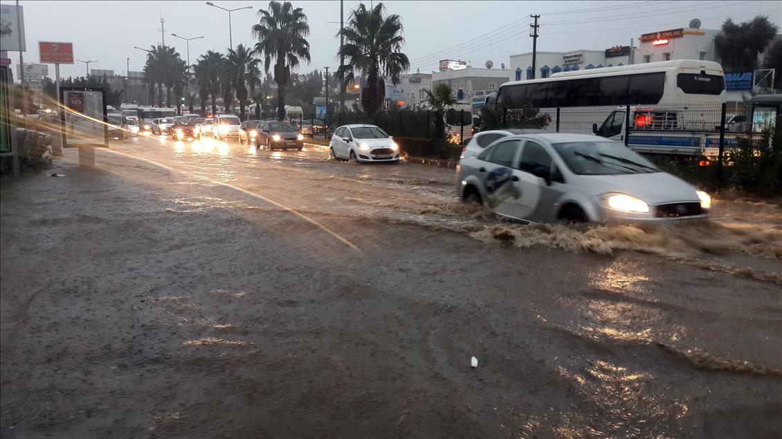 Bodrum'daki kuvvetli rüzgar ve sağanak