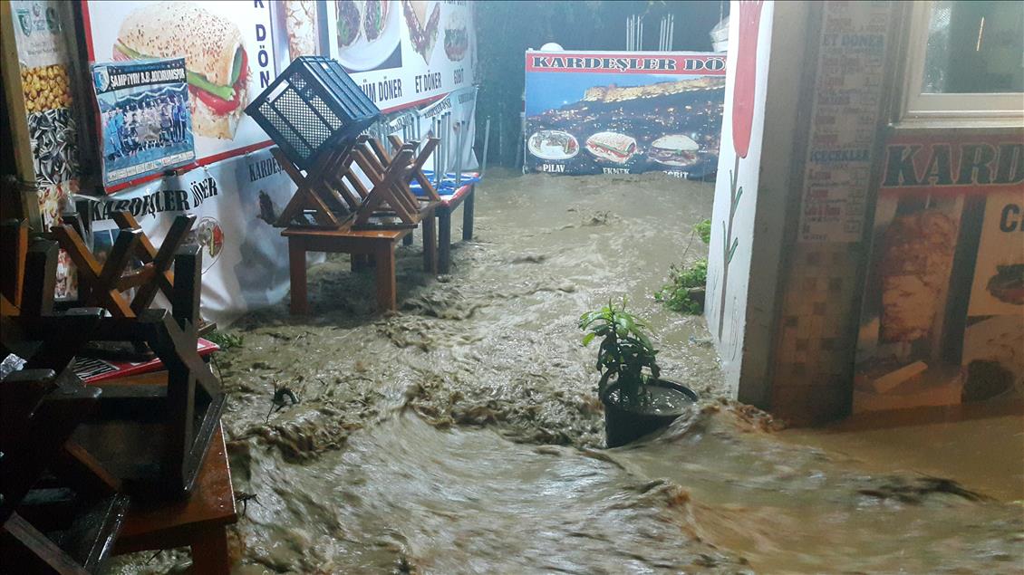 Bodrum'daki kuvvetli rüzgar ve sağanak
