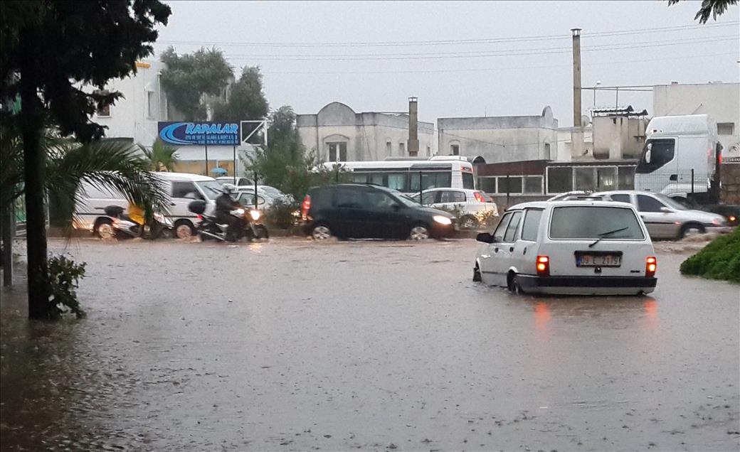 Bodrum'daki kuvvetli rüzgar ve sağanak