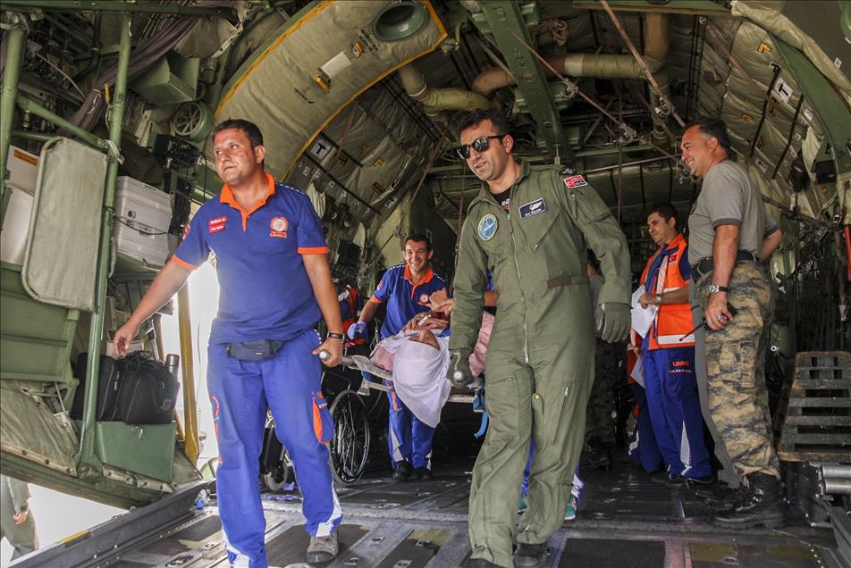 Yaralı ve hasta hacılar yurda getirildi