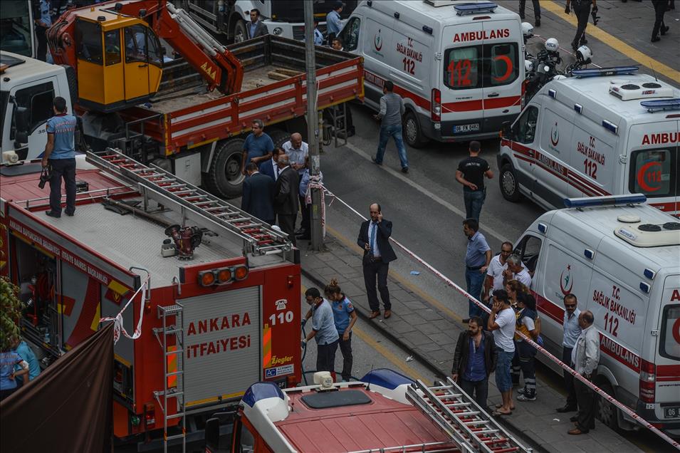 Durakta bekleyenlere belediye otobüsünün çarpması