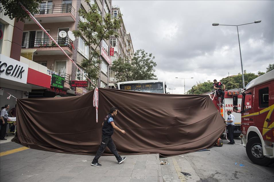 Başkentte otobüs durağında facia