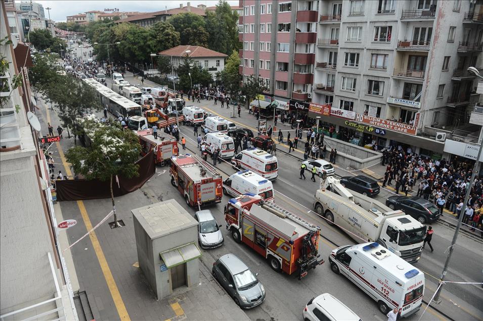 Durakta bekleyenlere belediye otobüsünün çarpması