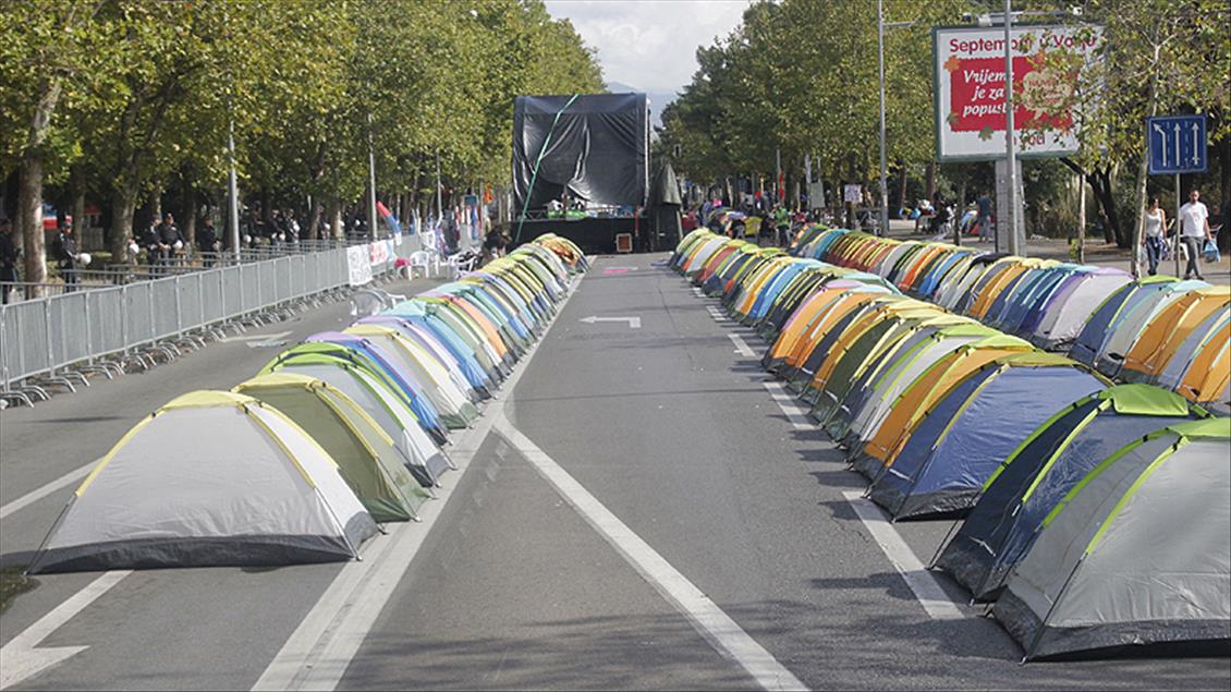 Karadağ'da çadırlı protesto
