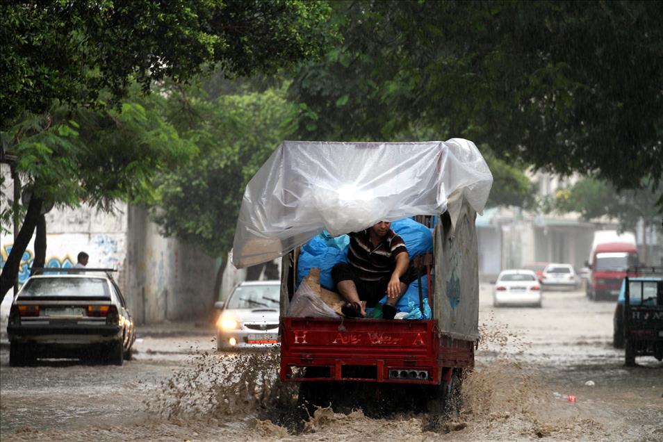 Gazze'de kış yağmurları