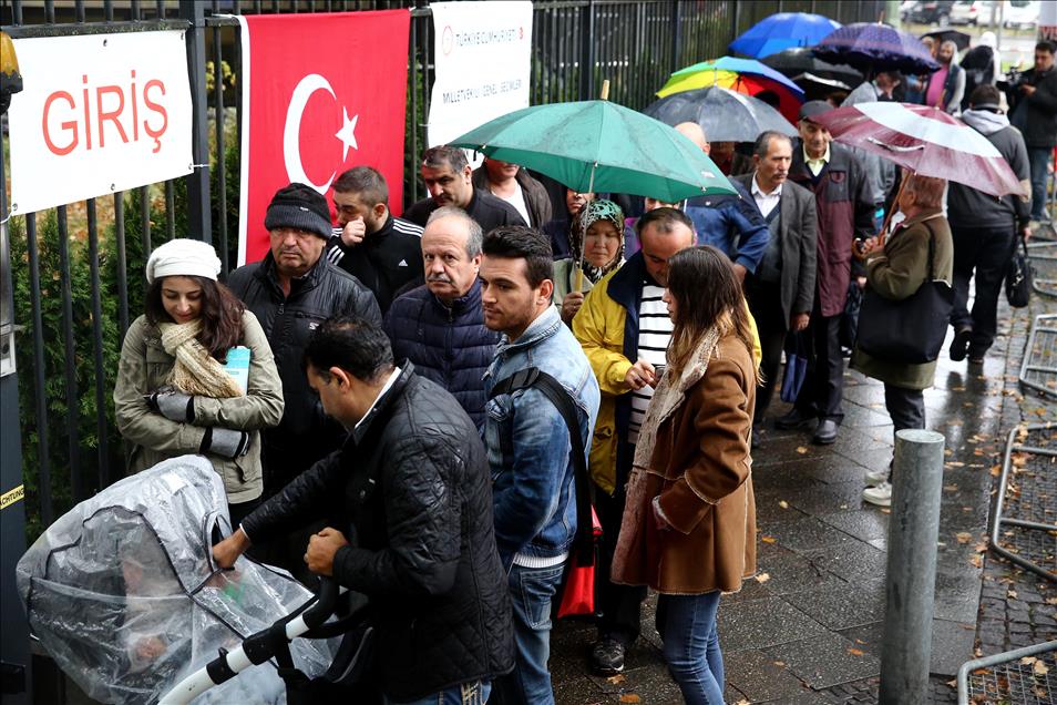 Avrupa'daki Türkler sandık başında