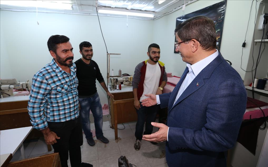 Başbakan Davutoğlu'nun, çocukluğunun geçtiği evi ziyareti