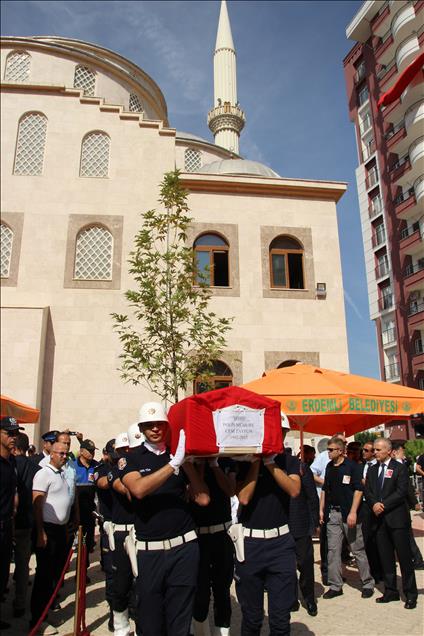 Şehit polis memuru son yolculuğuna uğurlandı