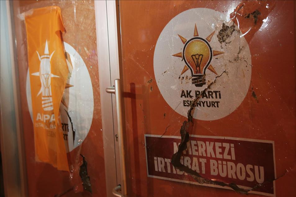 Esenyurt'ta AK Parti seçim bürosuna saldırı