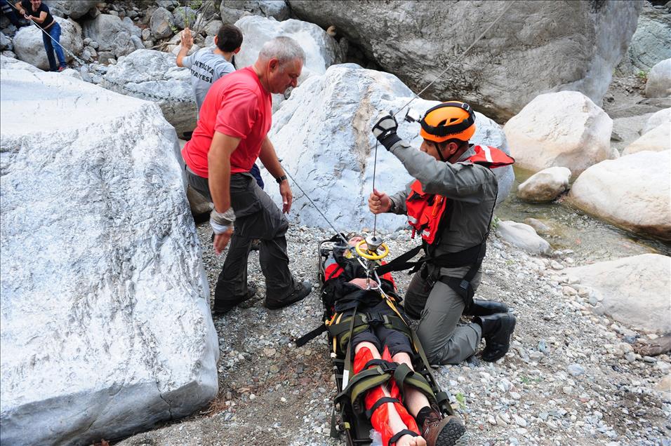 Kanyonda mahsur kalan Alman turist kurtarıldı