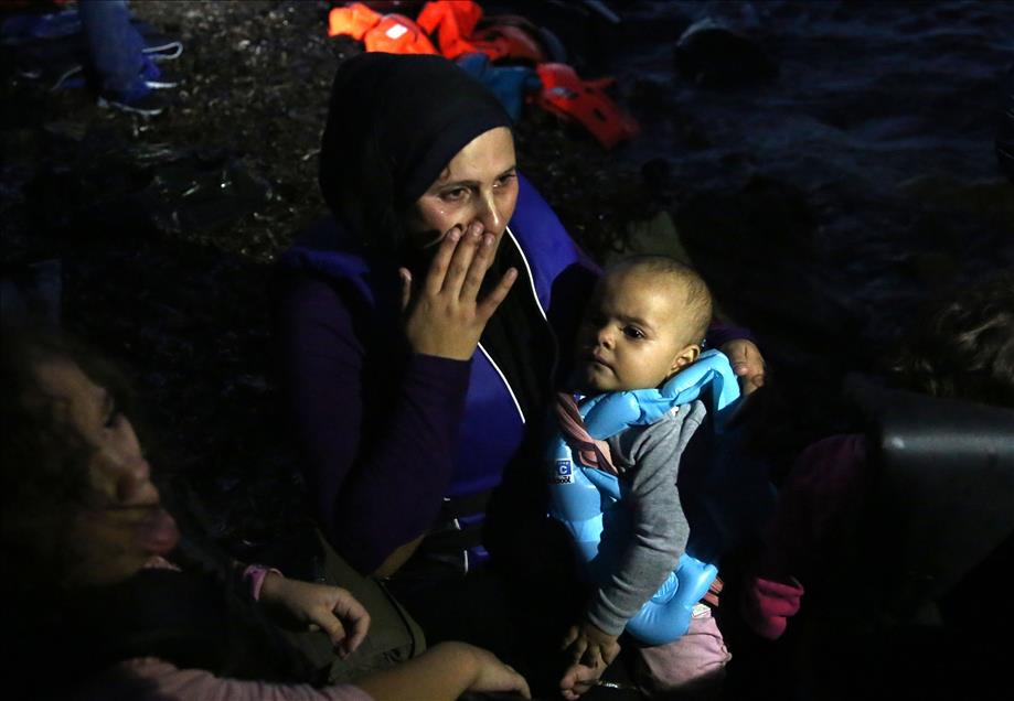 Yunanistan'ın Midilli Adası'nı geçiş noktası olarak kullanmaya devam ediyor