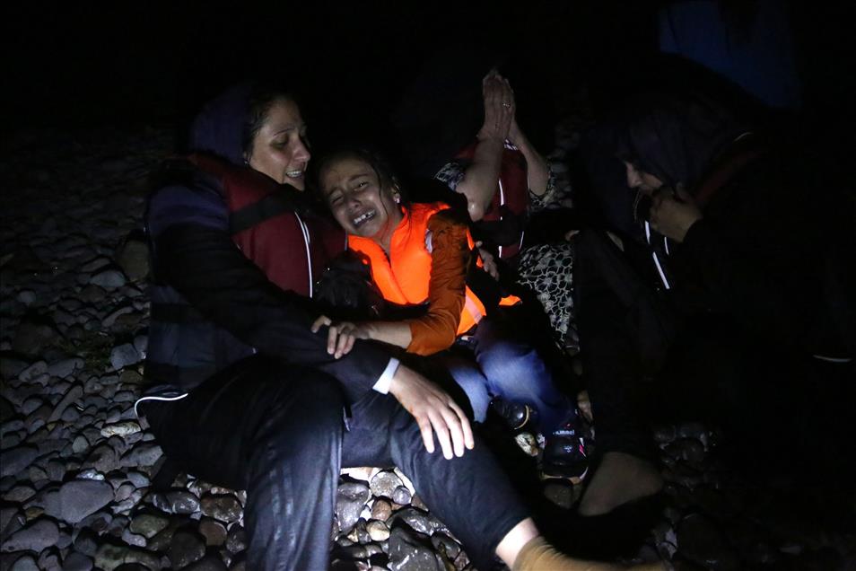 Yunanistan'ın Midilli Adası'nı geçiş noktası olarak kullanmaya devam ediyor