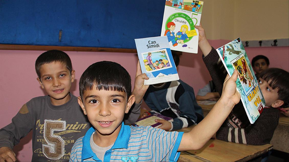 "Kitap Kumbarası" Suriyeli çocukların yüzünü güldürdü