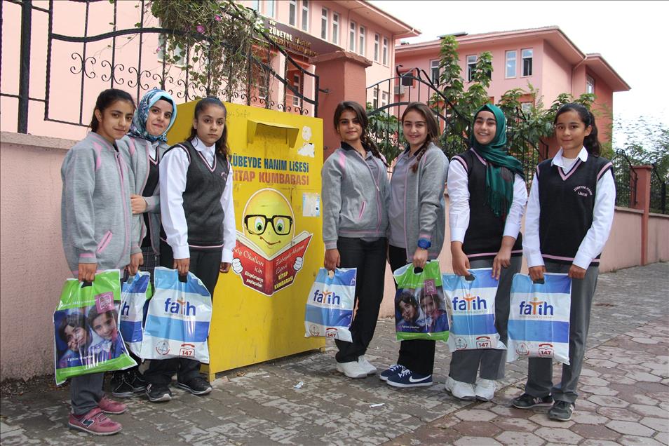 "Kitap Kumbarası" Suriyeli çocukların yüzünü güldürdü