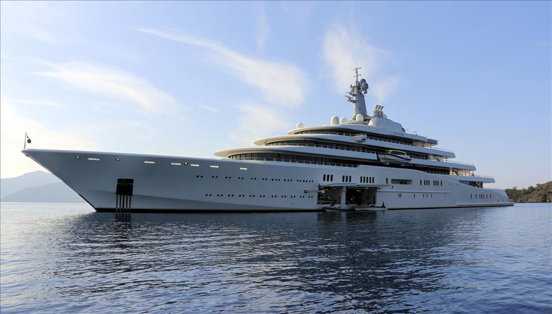 where is abramovich yacht