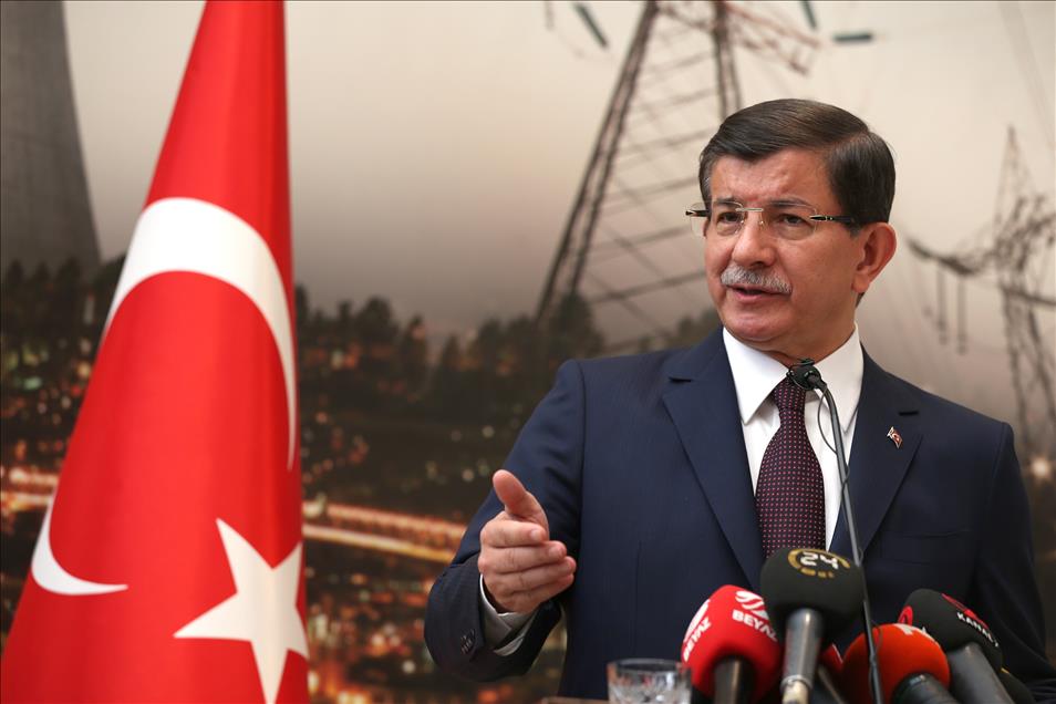 Başbakan Davutoğlu, Türkiye Emekliler Derneği Genel Kurulu'na katıldı