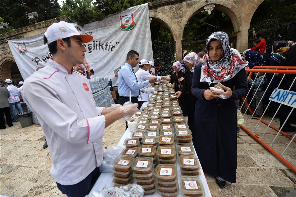 "Peygamberler şehri"nde aşure ikramı