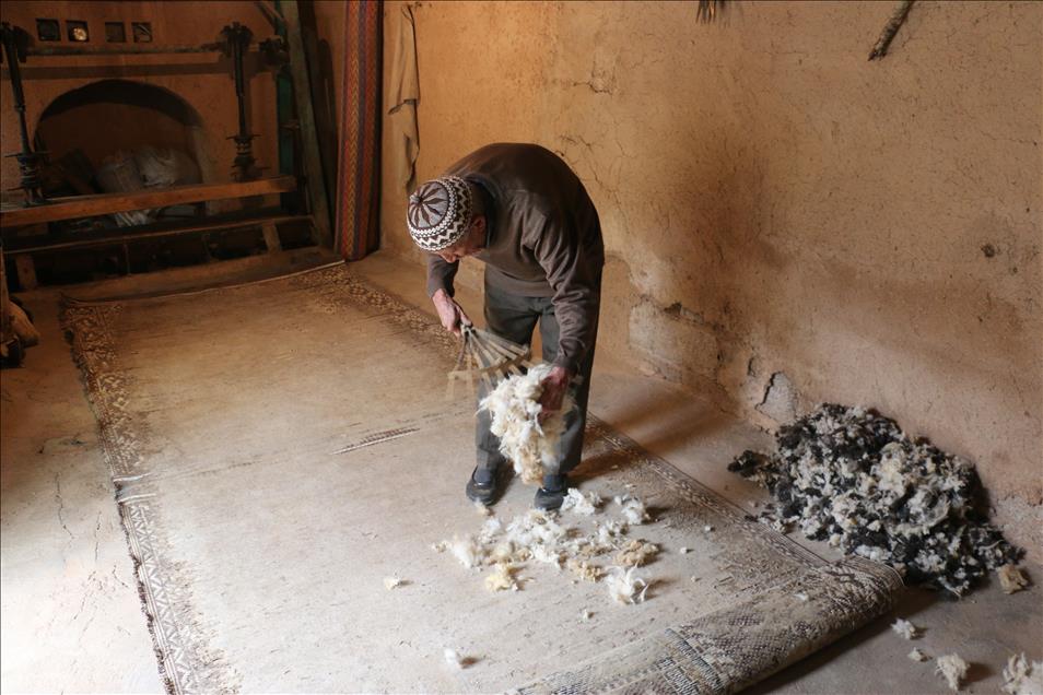 Çobanlar için 71 yıldır "kepenek" yapıyor