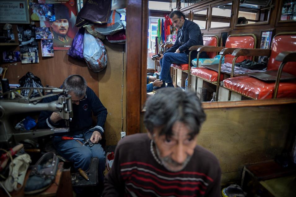 Lostra salonları ayakta kalmaya çalışıyor