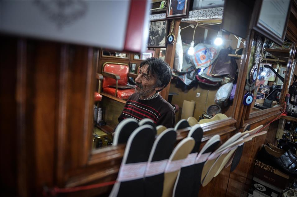 Lostra salonları ayakta kalmaya çalışıyor
