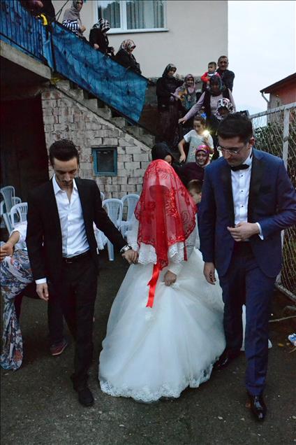"Güvey başı dolama" geleneği düğünlere renk katıyor