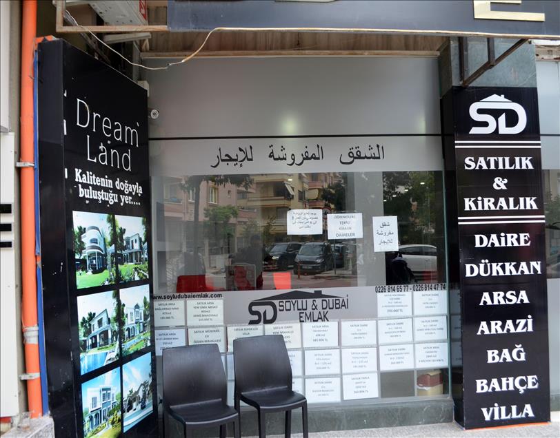 Arapların Yalova'ya ilgisi tabelalara da yansıdı