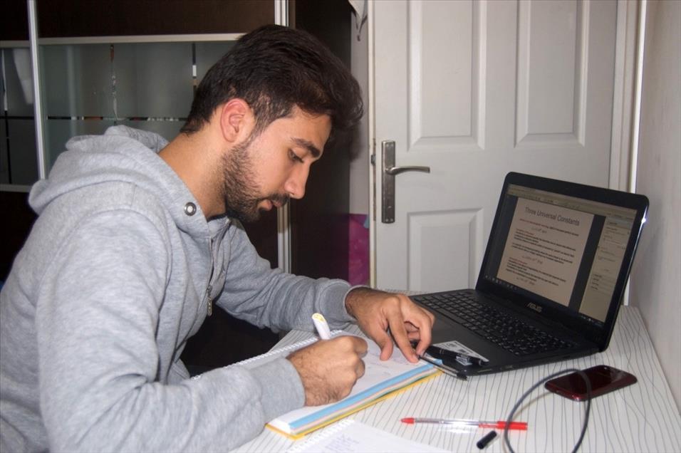 Savaş mağduru Suriyeli üniversitelilerin okuma azmi