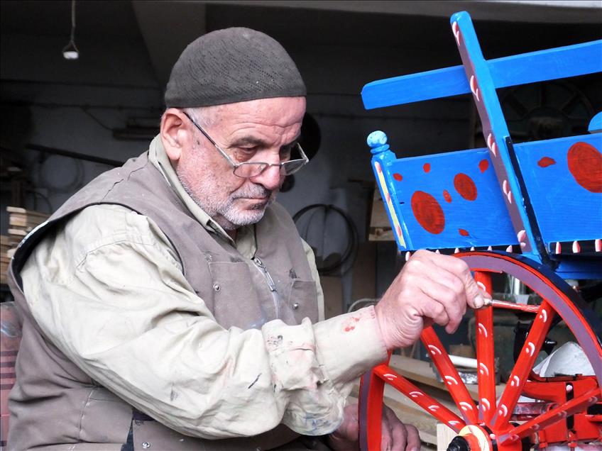Minyatür at arabaları mekanları süslüyor