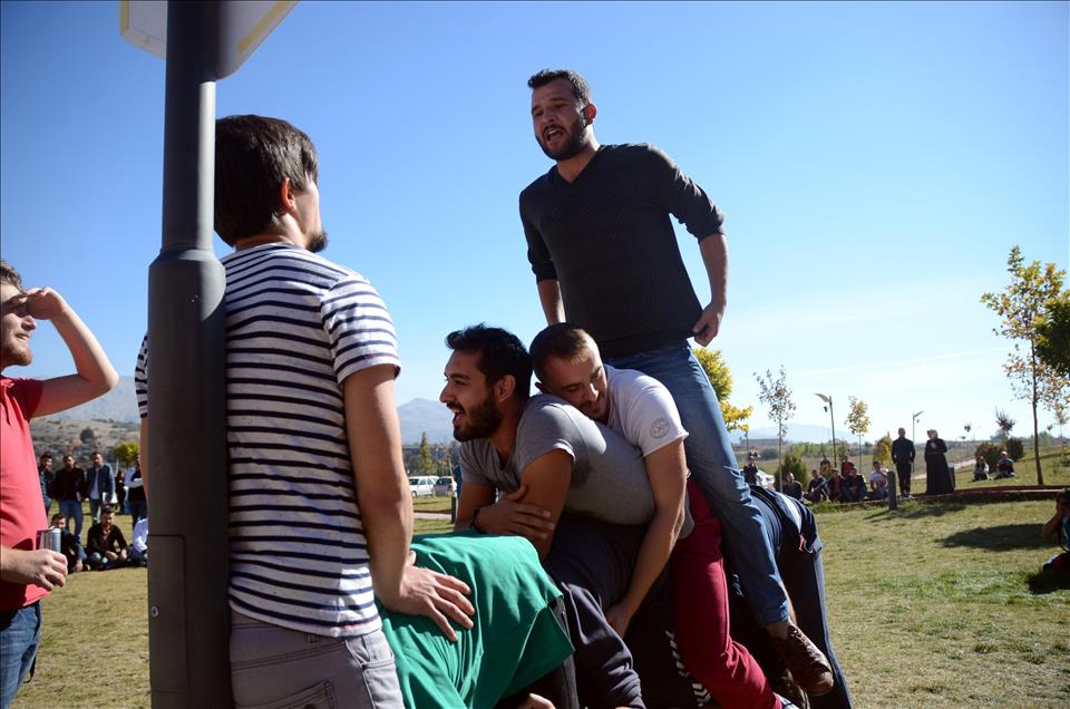 Üniversite öğrencilerinin "uzun eşek" keyfi
