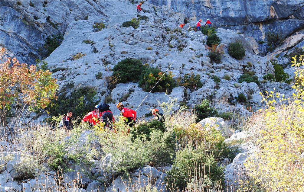 Antalya'da dağda mahsur kalan milli atlet kurtarıldı