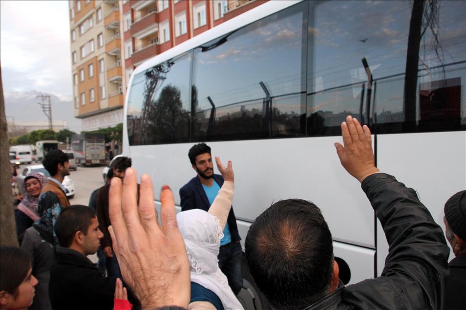Van'da askere gidecek gençler, Kürtçe ve Türkçe şarkılarla uğurlandı