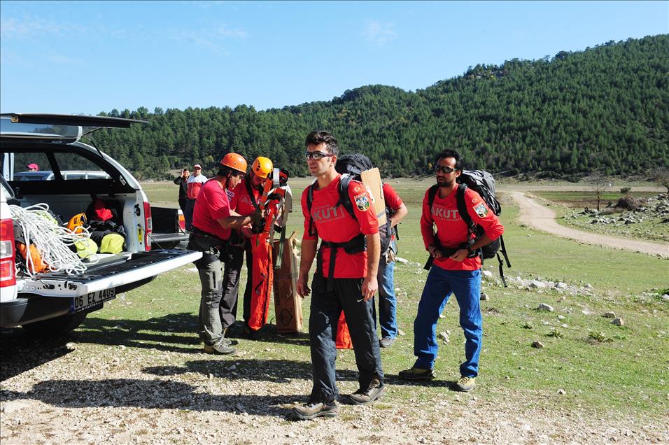 Antalya'da dağda mahsur kalan milli atlet kurtarıldı