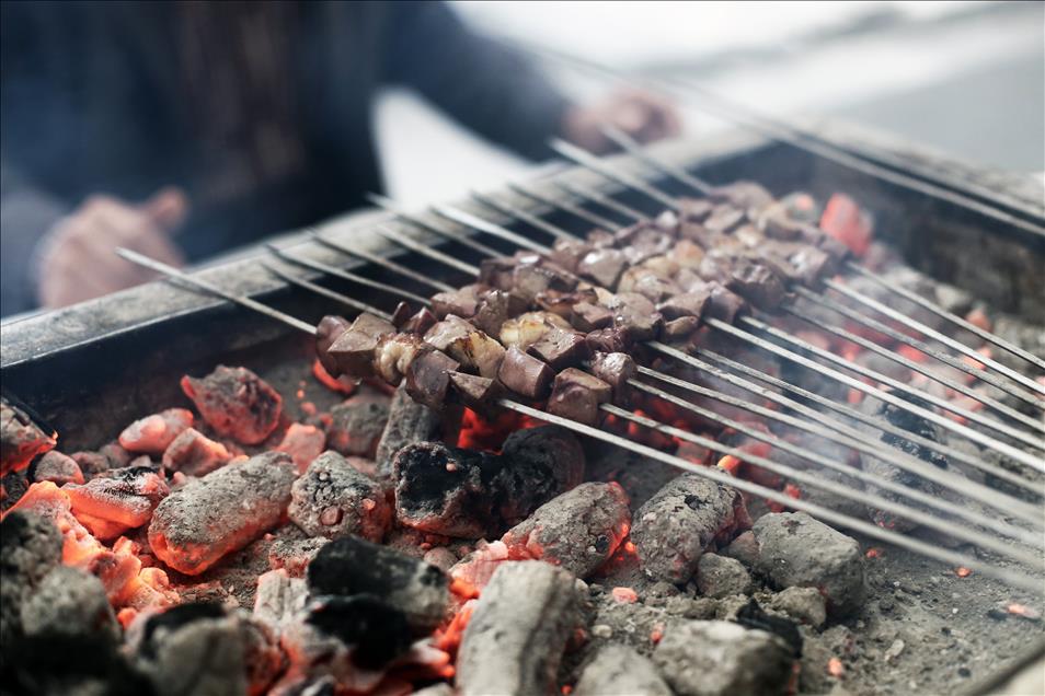 Gün ağarırken ciğer kebabıyla kahvaltı geleneği
