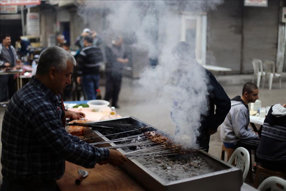 Gün ağarırken ciğer kebabıyla kahvaltı geleneği