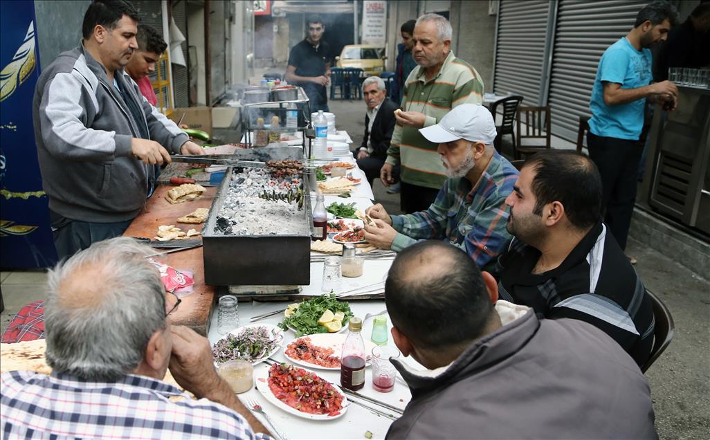 Gün ağarırken ciğer kebabıyla kahvaltı geleneği