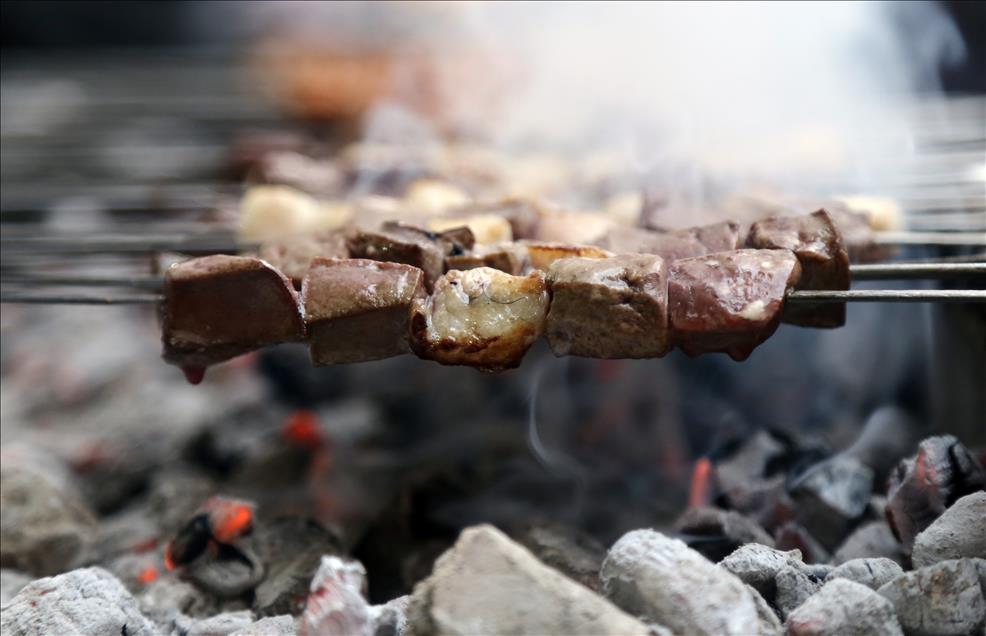 Gün ağarırken ciğer kebabıyla kahvaltı geleneği