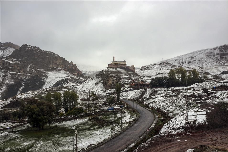 Doğubayazıt'ta kar yağışı