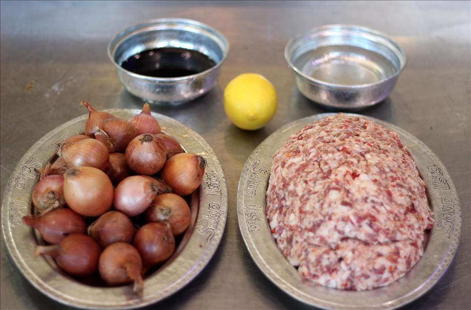 Gaziantep'te sonbaharın vazgeçilmezi "soğan kebabı"