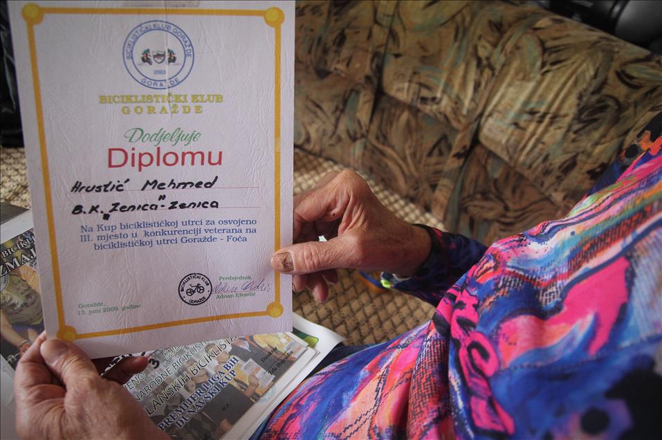 Yarım asırdır her gün 80 kilometre pedal çeviriyor