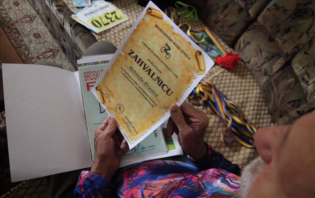 Yarım asırdır her gün 80 kilometre pedal çeviriyor