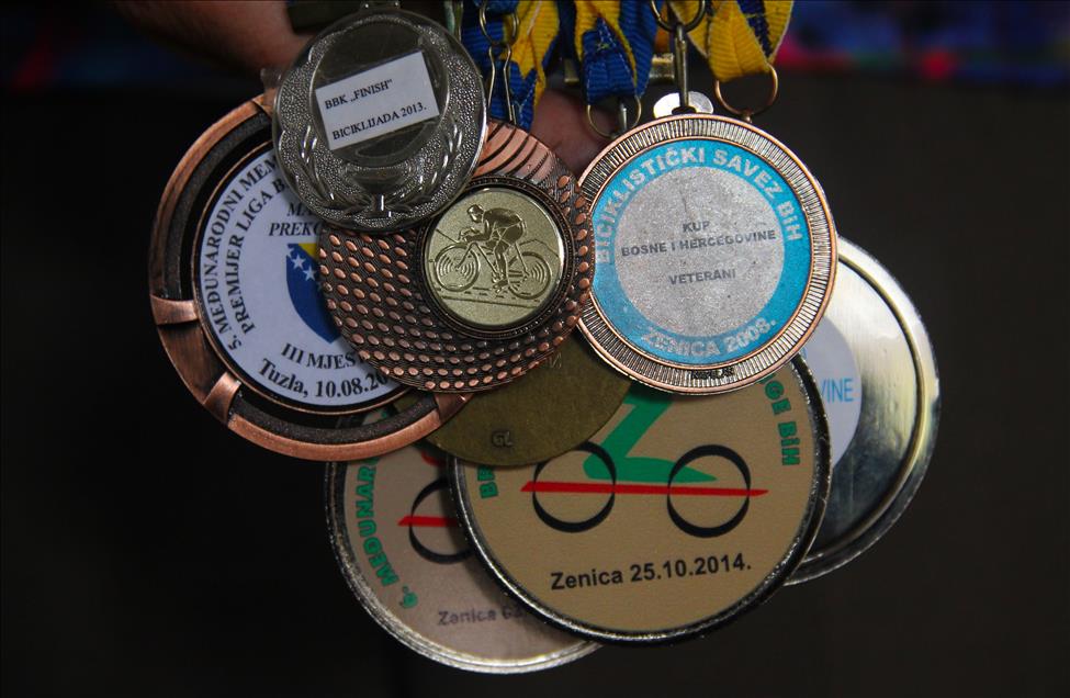 Yarım asırdır her gün 80 kilometre pedal çeviriyor