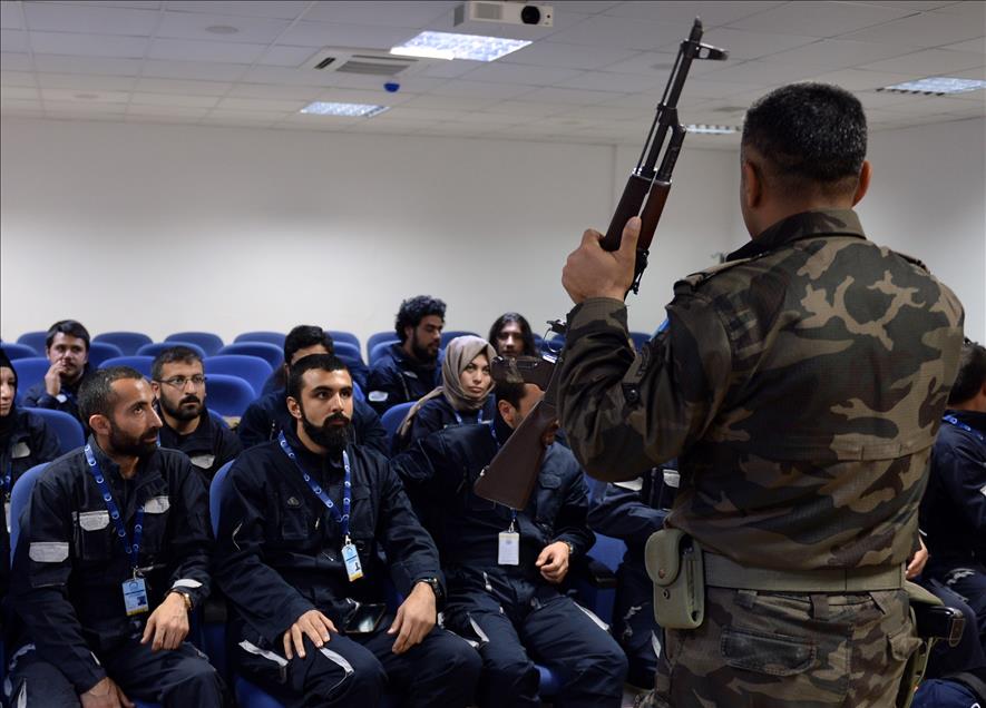 Savaş muhabirleri zor doğa koşullarında eğitiliyor