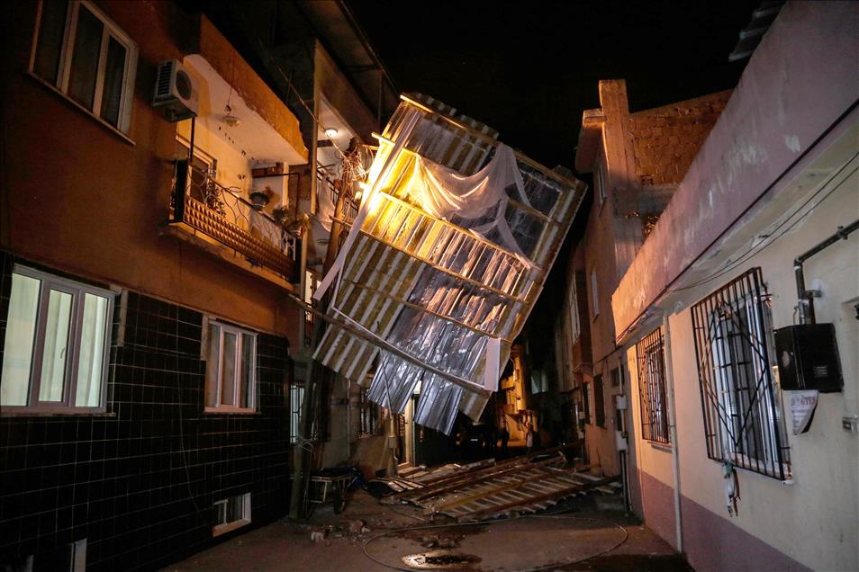 Bursa'da kuvvetli lodos